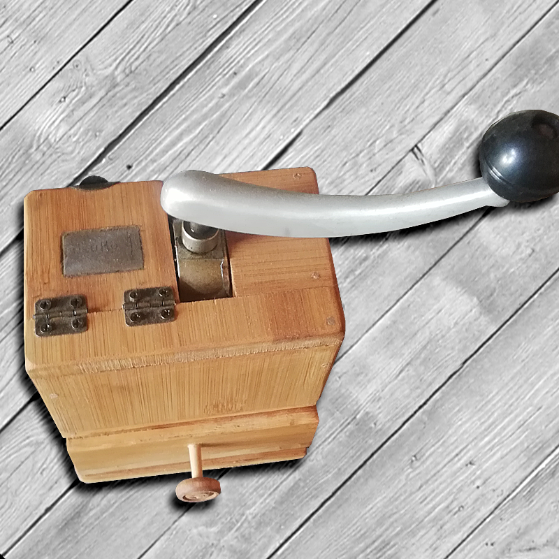 Kaffeemühle im Steampunk-Stil